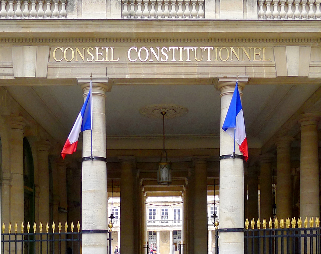 Le président du Conseil constitutionnel est-il nommé par le président de la République ?